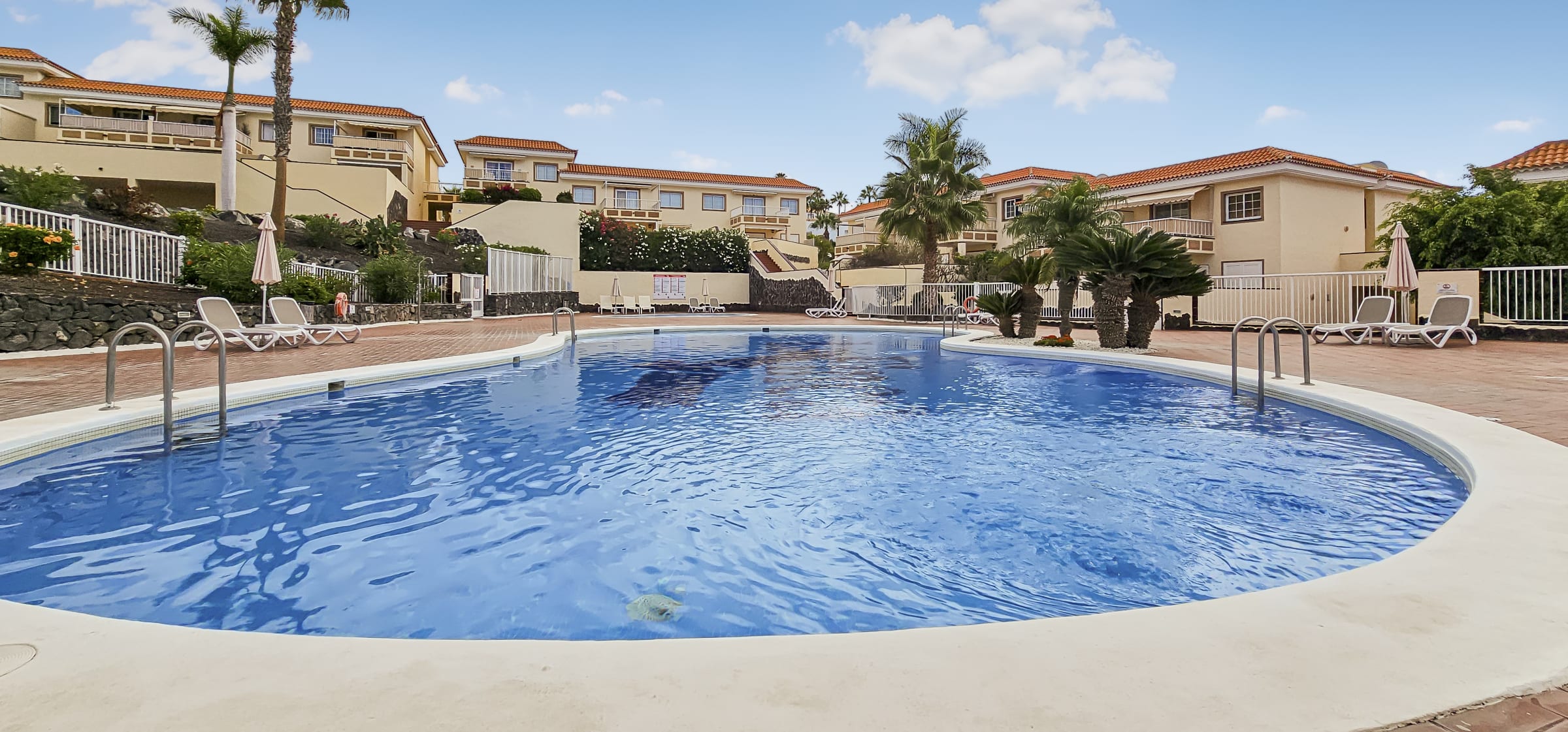 Apartamento con jardín soleado Arona