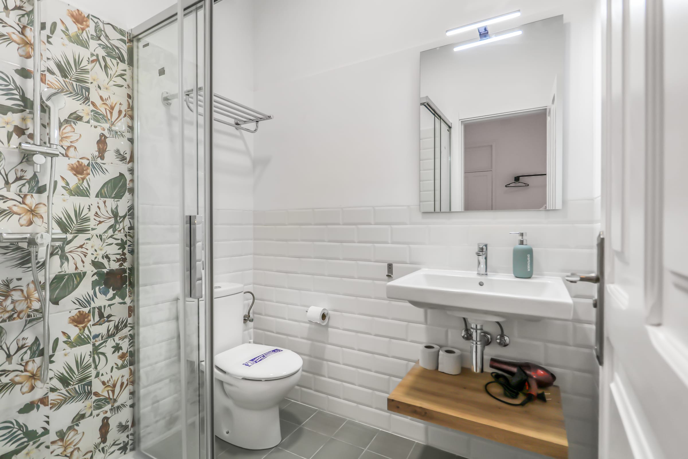 #104 City Garden Suites Nadami 1935