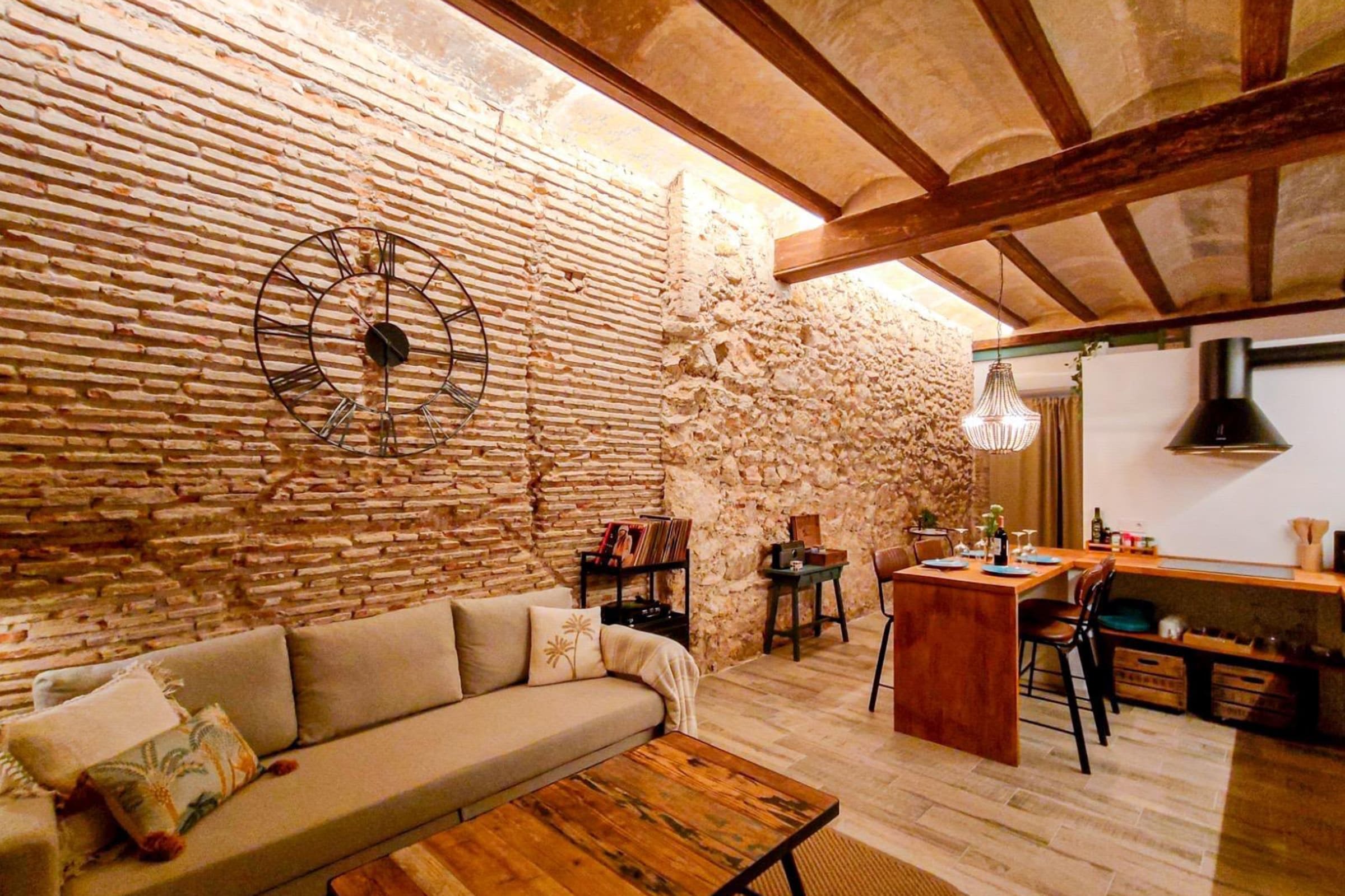 Cabañal Mediterranean Patio