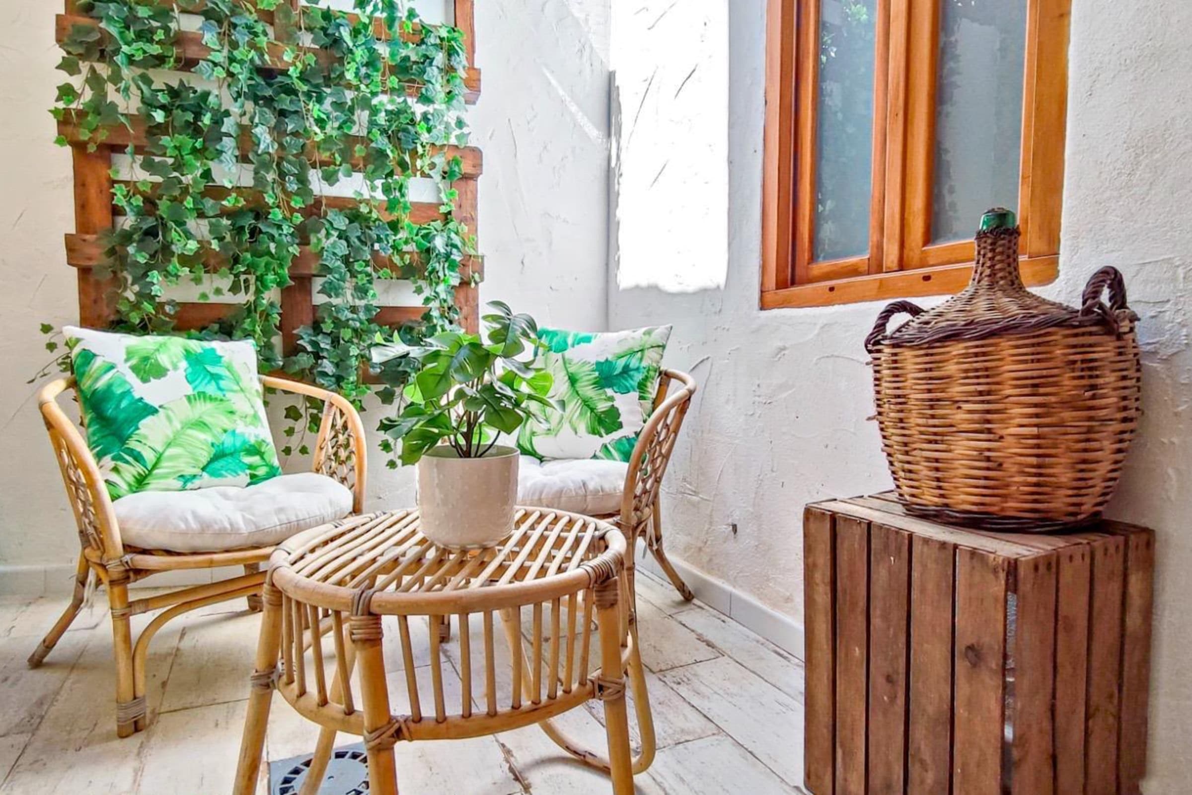 Cabañal Mediterranean Patio
