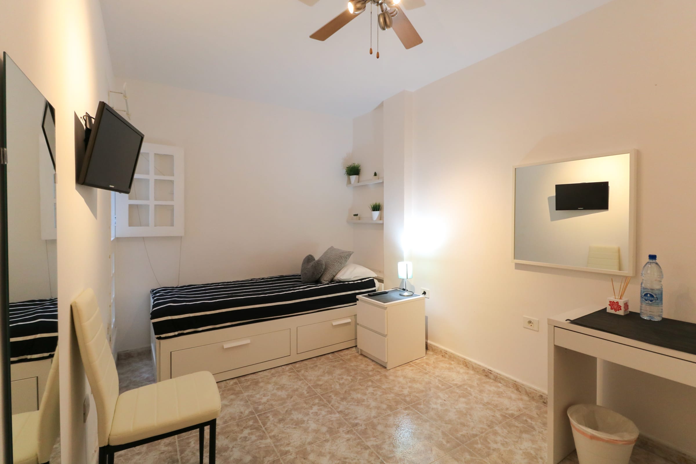 #3 Private Room Central